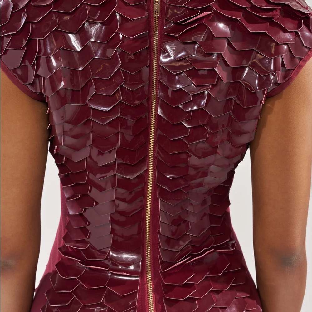 ✨ AKIRA Burgundy Scalloped Mini Dress NWT✨ - Picture 8 of 10